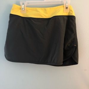 Lululemon Grey skirt; SIZE 2/4